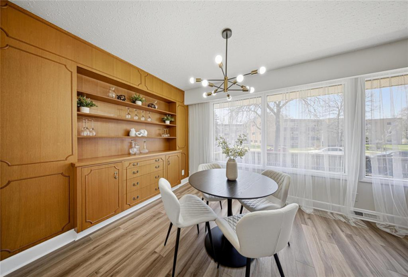 528 Lanark, 4 Bedrooms Bedrooms, 13 Rooms Rooms,2 BathroomsBathrooms,Residential,For Sale,Lanark