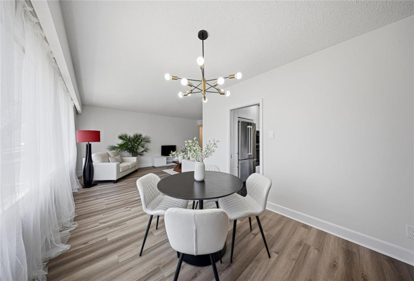 528 Lanark, 4 Bedrooms Bedrooms, 13 Rooms Rooms,2 BathroomsBathrooms,Residential,For Sale,Lanark