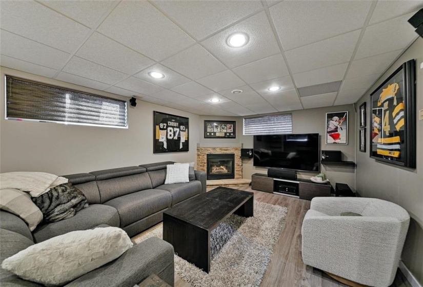40 Abbotsfield, 3 Bedrooms Bedrooms, 12 Rooms Rooms,3 BathroomsBathrooms,Residential,For Sale,Abbotsfield