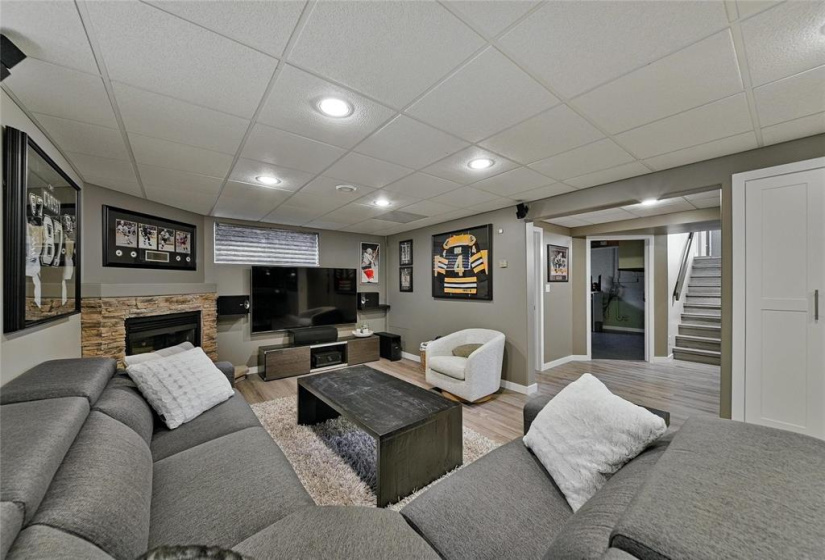 40 Abbotsfield, 3 Bedrooms Bedrooms, 12 Rooms Rooms,3 BathroomsBathrooms,Residential,For Sale,Abbotsfield