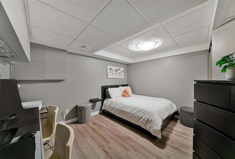 40 Abbotsfield, 3 Bedrooms Bedrooms, 12 Rooms Rooms,3 BathroomsBathrooms,Residential,For Sale,Abbotsfield