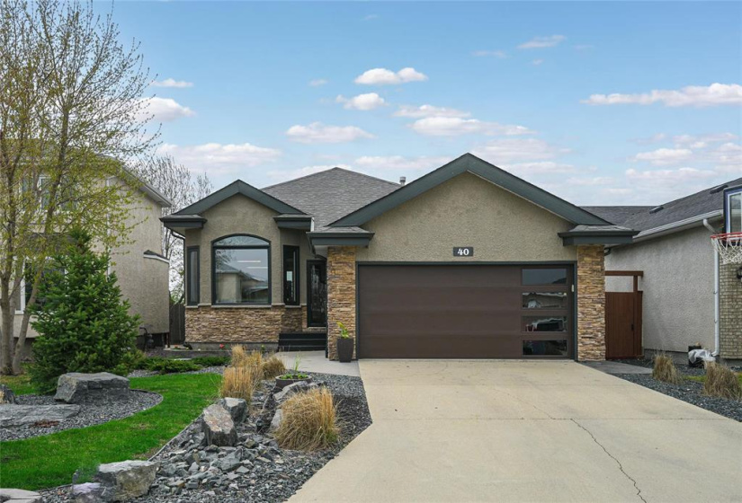 40 Abbotsfield, 3 Bedrooms Bedrooms, 12 Rooms Rooms,3 BathroomsBathrooms,Residential,For Sale,Abbotsfield