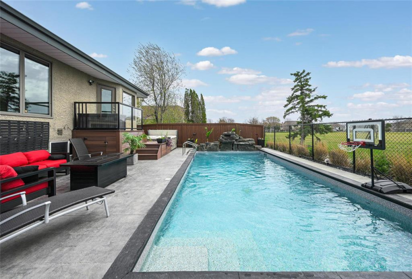 40 Abbotsfield, 3 Bedrooms Bedrooms, 12 Rooms Rooms,3 BathroomsBathrooms,Residential,For Sale,Abbotsfield