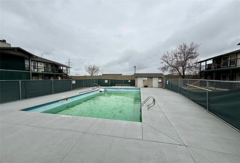 241 Kinver, 1 Bedroom Bedrooms, 6 Rooms Rooms,1 BathroomBathrooms,Condominium,For Sale,Kinver