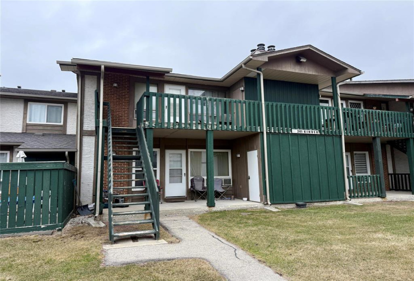241 Kinver, 1 Bedroom Bedrooms, 6 Rooms Rooms,1 BathroomBathrooms,Condominium,For Sale,Kinver
