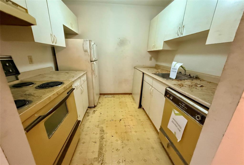241 Kinver, 1 Bedroom Bedrooms, 6 Rooms Rooms,1 BathroomBathrooms,Condominium,For Sale,Kinver