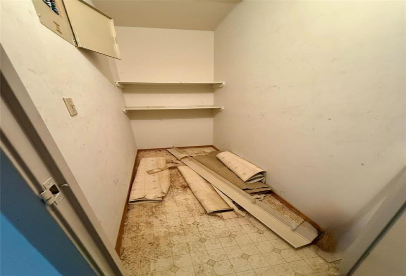 241 Kinver, 1 Bedroom Bedrooms, 6 Rooms Rooms,1 BathroomBathrooms,Condominium,For Sale,Kinver