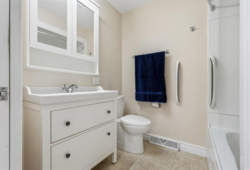 7 Lauder, 3 Bedrooms Bedrooms, 11 Rooms Rooms,2 BathroomsBathrooms,Residential,For Sale,Lauder