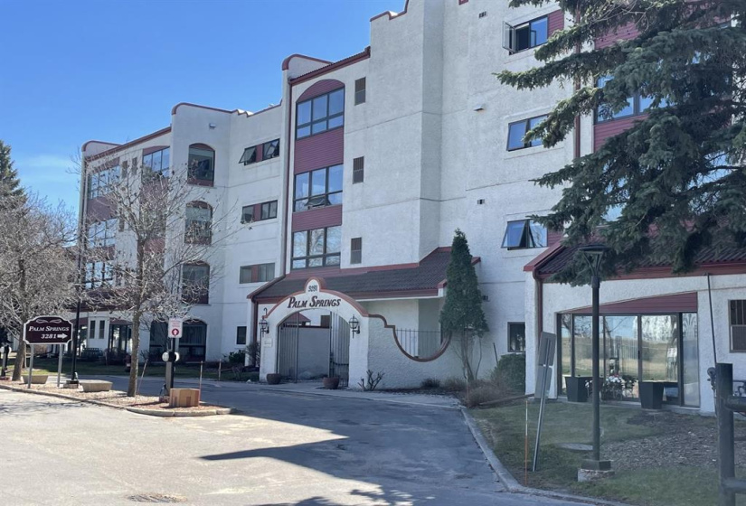 3281 Pembina, 2 Bedrooms Bedrooms, 7 Rooms Rooms,2 BathroomsBathrooms,Condominium,For Sale,Pembina