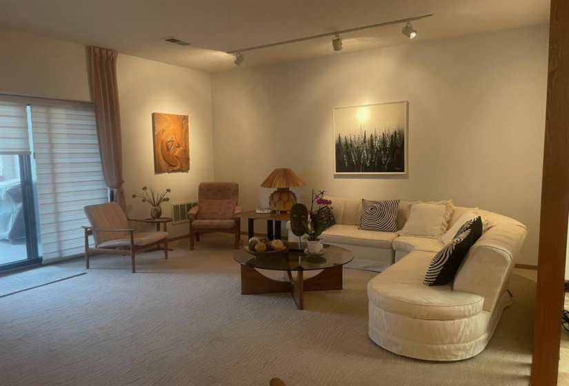 3281 Pembina, 2 Bedrooms Bedrooms, 7 Rooms Rooms,2 BathroomsBathrooms,Condominium,For Sale,Pembina