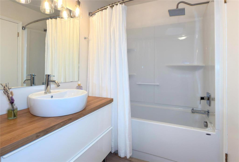 200 Victor Lewis, 3 Bedrooms Bedrooms, 14 Rooms Rooms,3 BathroomsBathrooms,Condominium,For Sale,Victor Lewis