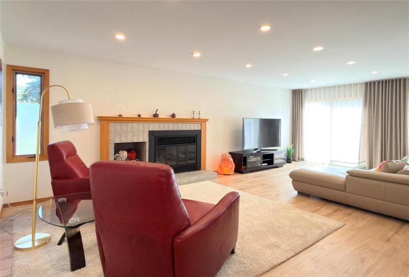 200 Victor Lewis, 3 Bedrooms Bedrooms, 14 Rooms Rooms,3 BathroomsBathrooms,Condominium,For Sale,Victor Lewis
