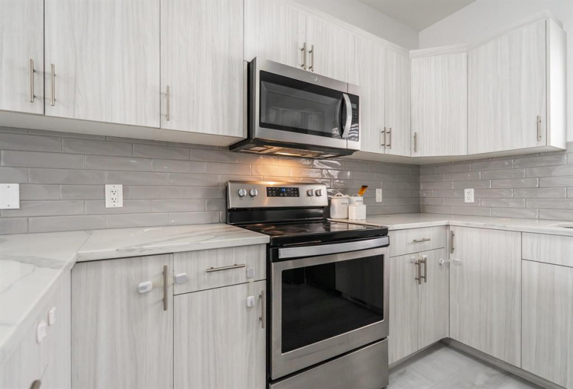 Easy clean tiled backsplash