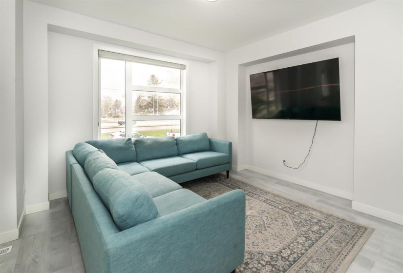 75 Fermor, 4 Bedrooms Bedrooms, 10 Rooms Rooms,3 BathroomsBathrooms,Residential,For Sale,Fermor