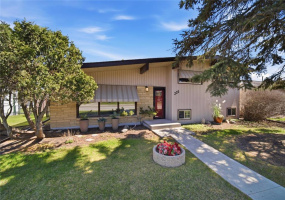 225 Dunkirk, 3 Bedrooms Bedrooms, 10 Rooms Rooms,1 BathroomBathrooms,Residential,For Sale,Dunkirk 225 Dunkirk, 3 Bedrooms Bedrooms, 10 Rooms Rooms,1 BathroomBathrooms,Residential,For Sale,Dunkirk