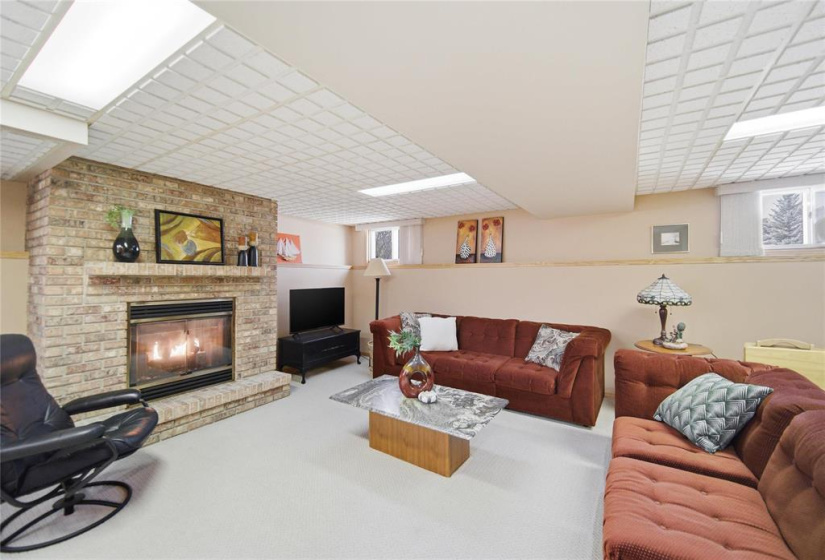 225 Dunkirk, 3 Bedrooms Bedrooms, 10 Rooms Rooms,1 BathroomBathrooms,Residential,For Sale,Dunkirk