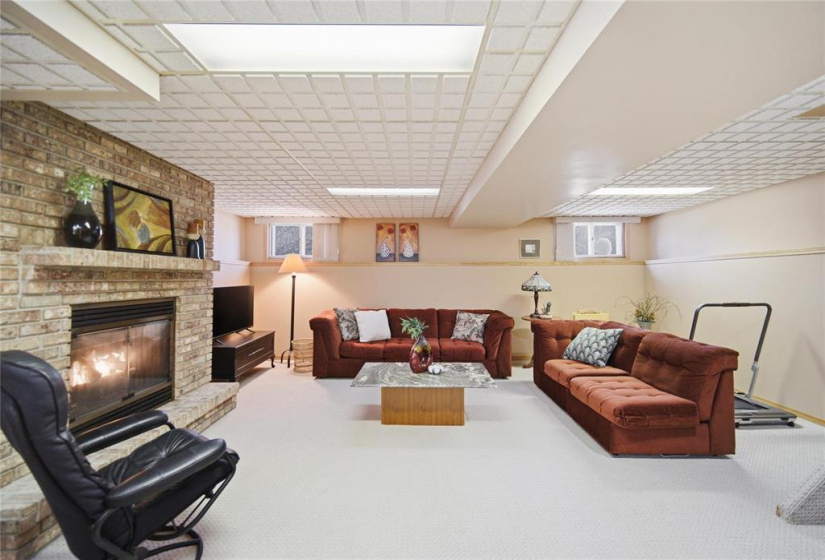 225 Dunkirk, 3 Bedrooms Bedrooms, 10 Rooms Rooms,1 BathroomBathrooms,Residential,For Sale,Dunkirk
