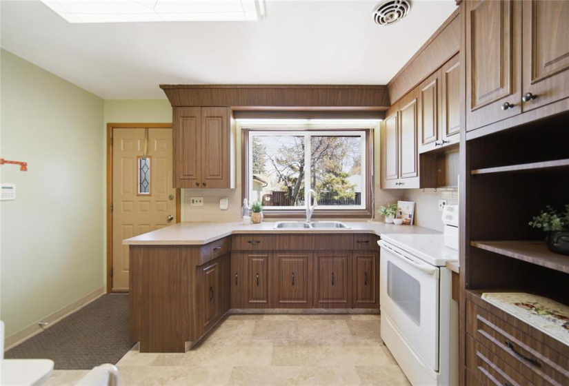 225 Dunkirk, 3 Bedrooms Bedrooms, 10 Rooms Rooms,1 BathroomBathrooms,Residential,For Sale,Dunkirk