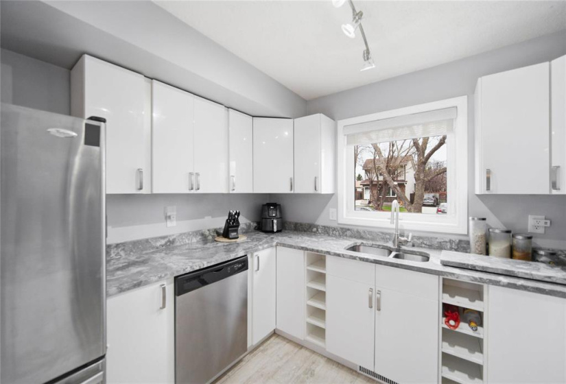75 Turnham, 4 Bedrooms Bedrooms, 11 Rooms Rooms,2 BathroomsBathrooms,Residential,For Sale,Turnham