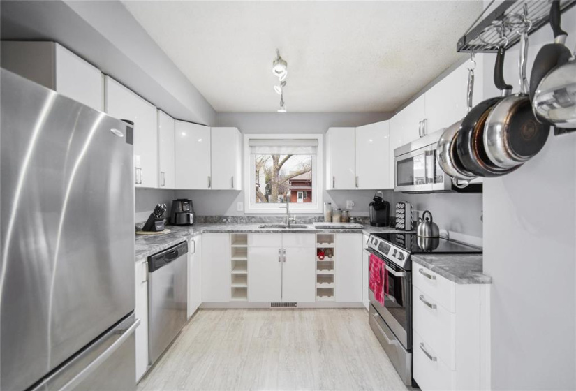 75 Turnham, 4 Bedrooms Bedrooms, 11 Rooms Rooms,2 BathroomsBathrooms,Residential,For Sale,Turnham