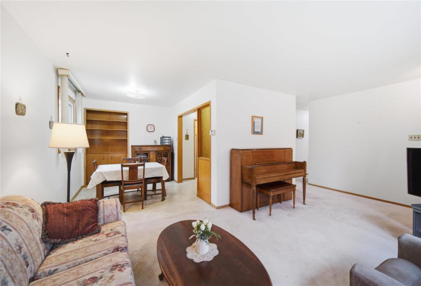 43 Saturn, 3 Bedrooms Bedrooms, 10 Rooms Rooms,2 BathroomsBathrooms,Residential,For Sale,Saturn