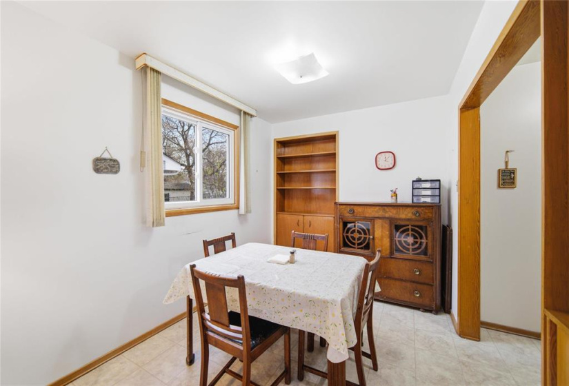 43 Saturn, 3 Bedrooms Bedrooms, 10 Rooms Rooms,2 BathroomsBathrooms,Residential,For Sale,Saturn