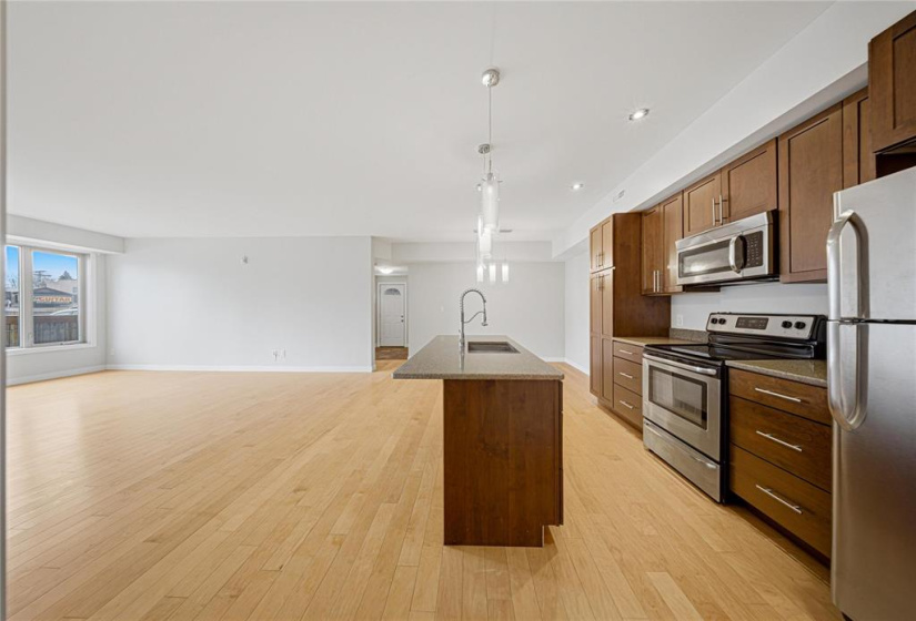 480 Henderson, 2 Bedrooms Bedrooms, 9 Rooms Rooms,1 BathroomBathrooms,Condominium,For Sale,Henderson
