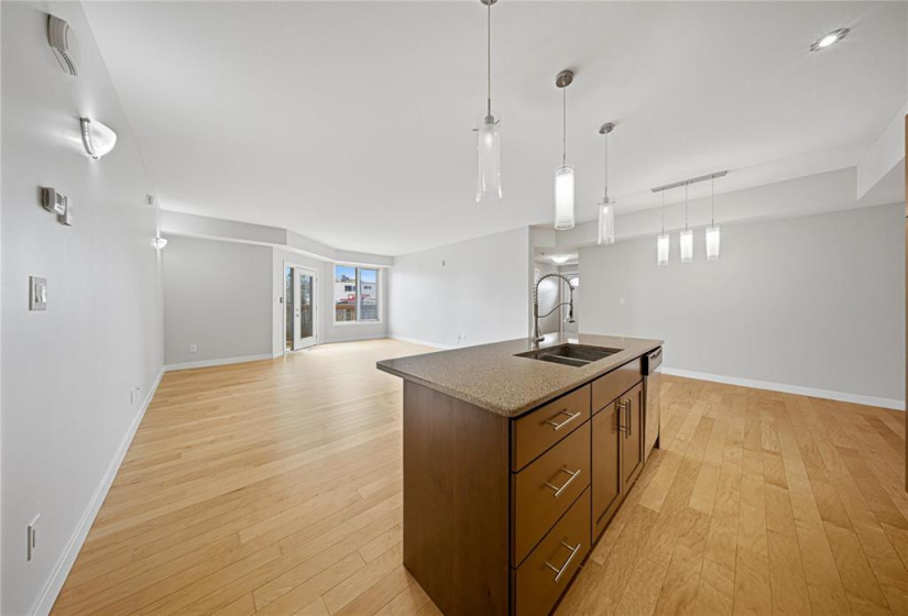 480 Henderson, 2 Bedrooms Bedrooms, 9 Rooms Rooms,1 BathroomBathrooms,Condominium,For Sale,Henderson