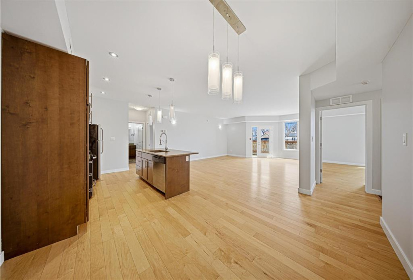 480 Henderson, 2 Bedrooms Bedrooms, 9 Rooms Rooms,1 BathroomBathrooms,Condominium,For Sale,Henderson