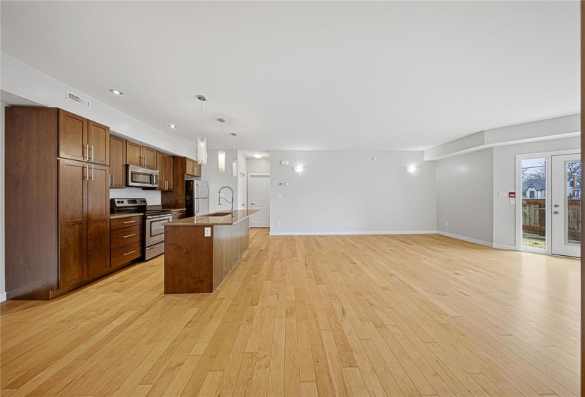 High ceilings - bright and airy feeling