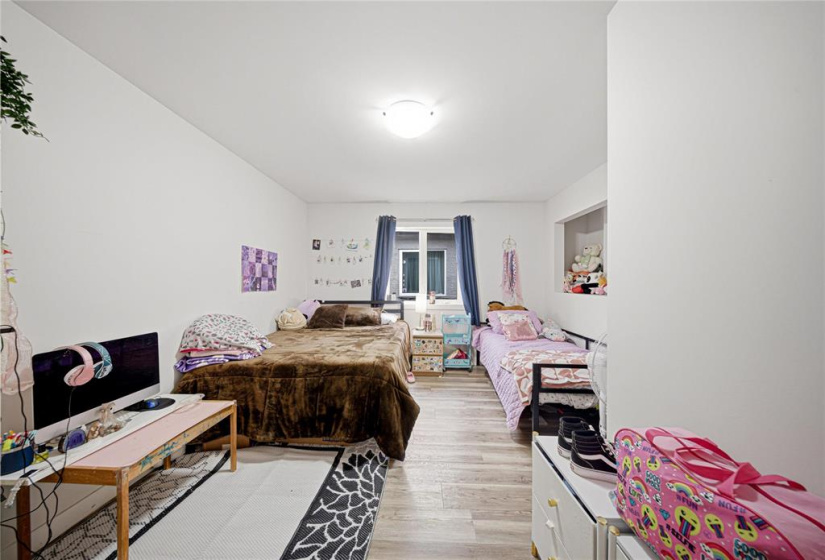 602 Winona, 4 Bedrooms Bedrooms, 13 Rooms Rooms,3 BathroomsBathrooms,Residential,For Sale,Winona