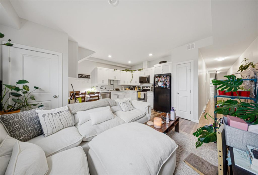 602 Winona, 4 Bedrooms Bedrooms, 13 Rooms Rooms,3 BathroomsBathrooms,Residential,For Sale,Winona