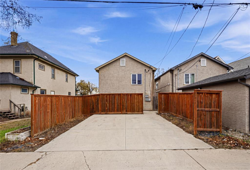 602 Winona, 4 Bedrooms Bedrooms, 13 Rooms Rooms,3 BathroomsBathrooms,Residential,For Sale,Winona