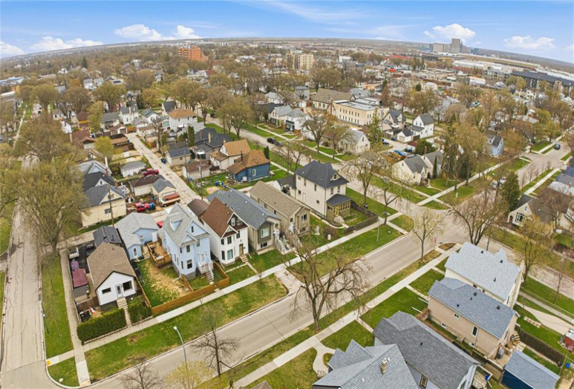 602 Winona, 4 Bedrooms Bedrooms, 13 Rooms Rooms,3 BathroomsBathrooms,Residential,For Sale,Winona
