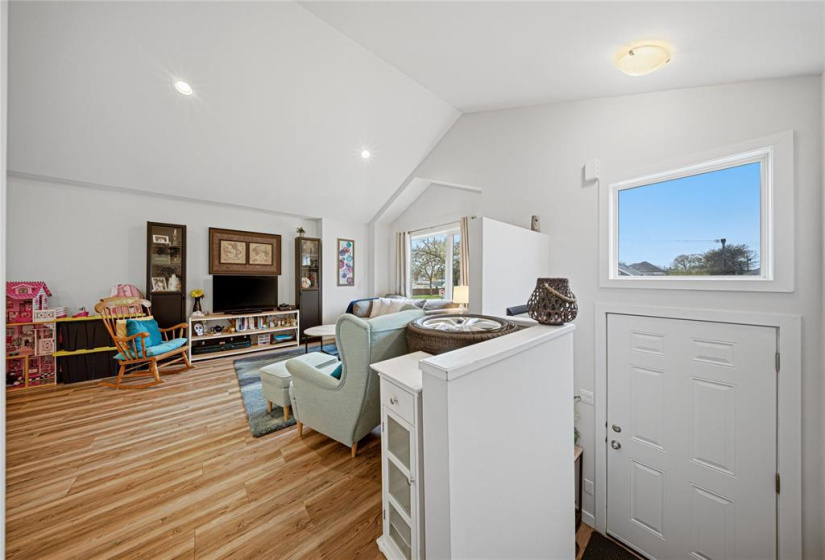 602 Winona, 4 Bedrooms Bedrooms, 13 Rooms Rooms,3 BathroomsBathrooms,Residential,For Sale,Winona