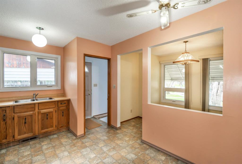 30 Amberwood, 3 Bedrooms Bedrooms, 12 Rooms Rooms,2 BathroomsBathrooms,Residential,For Sale,Amberwood