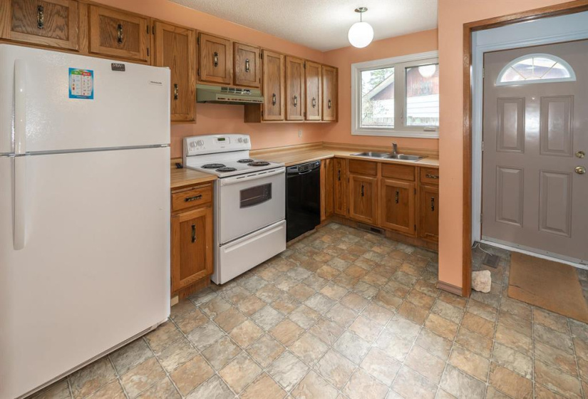 30 Amberwood, 3 Bedrooms Bedrooms, 12 Rooms Rooms,2 BathroomsBathrooms,Residential,For Sale,Amberwood