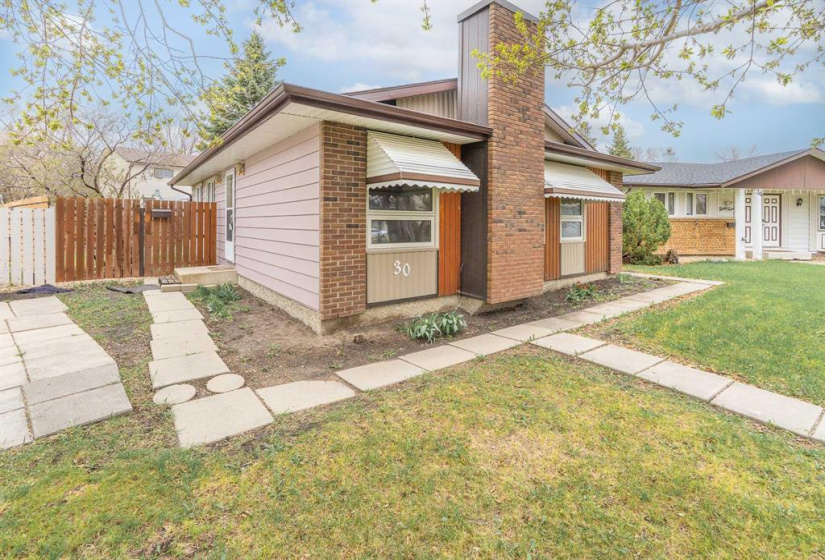 30 Amberwood, 3 Bedrooms Bedrooms, 12 Rooms Rooms,2 BathroomsBathrooms,Residential,For Sale,Amberwood