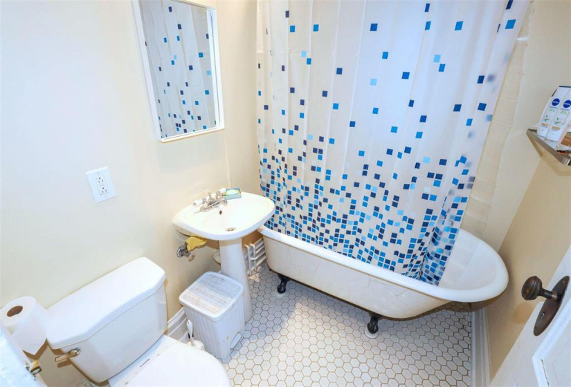 542 Camden, 3 Bedrooms Bedrooms, 10 Rooms Rooms,2 BathroomsBathrooms,Residential,For Sale,Camden