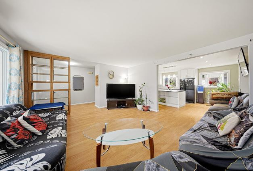 808 Silverstone, 4 Bedrooms Bedrooms, 11 Rooms Rooms,2 BathroomsBathrooms,Residential,For Sale,Silverstone
