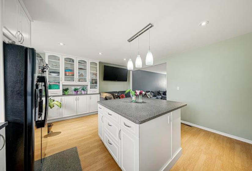 808 Silverstone, 4 Bedrooms Bedrooms, 11 Rooms Rooms,2 BathroomsBathrooms,Residential,For Sale,Silverstone