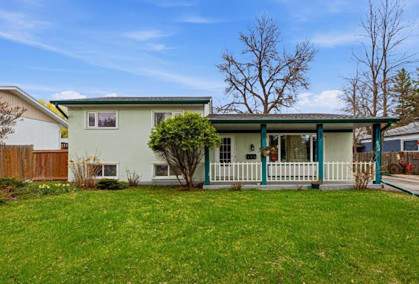 808 Silverstone, 4 Bedrooms Bedrooms, 11 Rooms Rooms,2 BathroomsBathrooms,Residential,For Sale,Silverstone