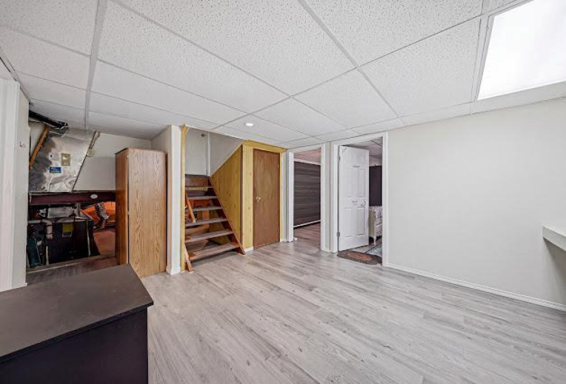 808 Silverstone, 4 Bedrooms Bedrooms, 11 Rooms Rooms,2 BathroomsBathrooms,Residential,For Sale,Silverstone