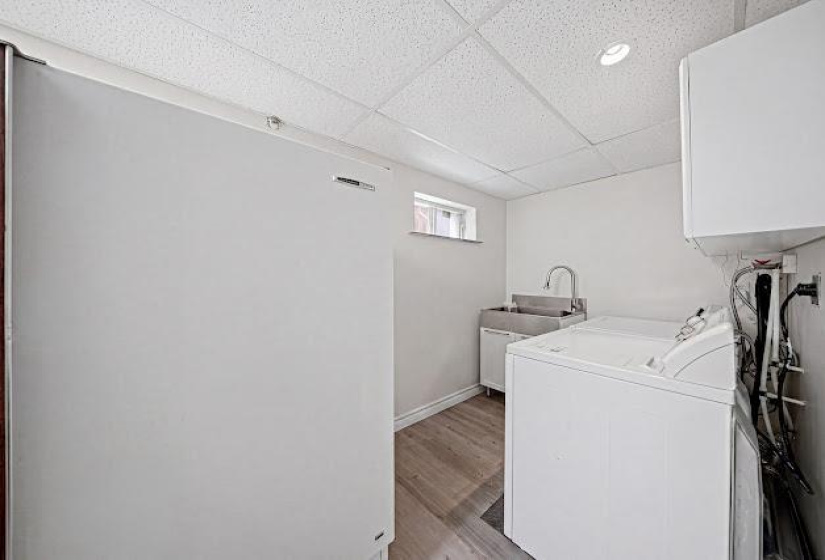 808 Silverstone, 4 Bedrooms Bedrooms, 11 Rooms Rooms,2 BathroomsBathrooms,Residential,For Sale,Silverstone