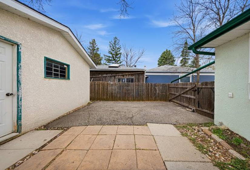 808 Silverstone, 4 Bedrooms Bedrooms, 11 Rooms Rooms,2 BathroomsBathrooms,Residential,For Sale,Silverstone