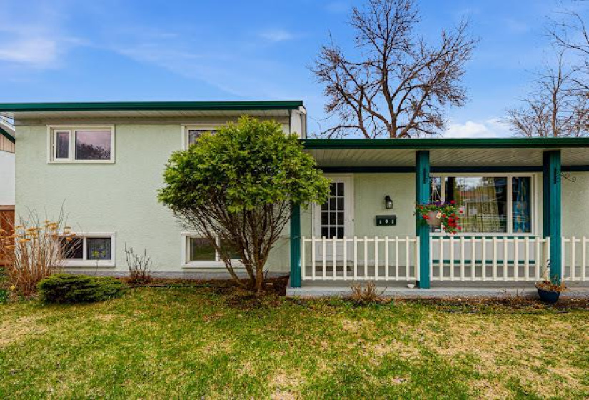 808 Silverstone, 4 Bedrooms Bedrooms, 11 Rooms Rooms,2 BathroomsBathrooms,Residential,For Sale,Silverstone