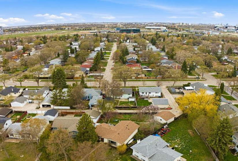 808 Silverstone, 4 Bedrooms Bedrooms, 11 Rooms Rooms,2 BathroomsBathrooms,Residential,For Sale,Silverstone