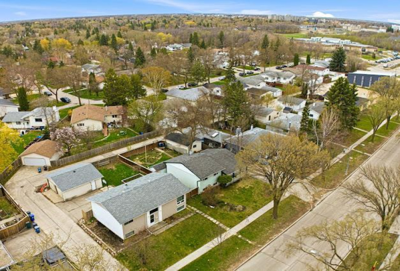 808 Silverstone, 4 Bedrooms Bedrooms, 11 Rooms Rooms,2 BathroomsBathrooms,Residential,For Sale,Silverstone