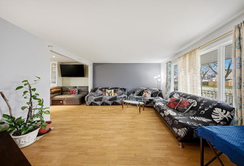 808 Silverstone, 4 Bedrooms Bedrooms, 11 Rooms Rooms,2 BathroomsBathrooms,Residential,For Sale,Silverstone