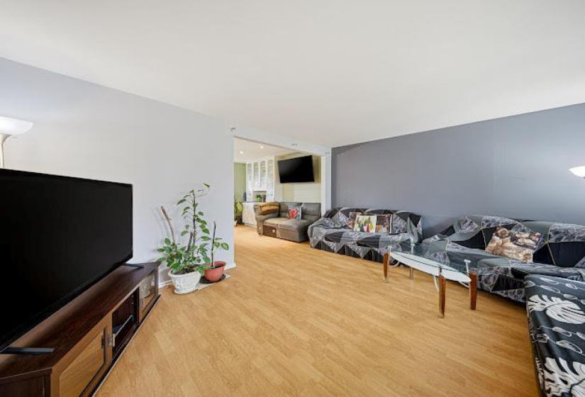 808 Silverstone, 4 Bedrooms Bedrooms, 11 Rooms Rooms,2 BathroomsBathrooms,Residential,For Sale,Silverstone